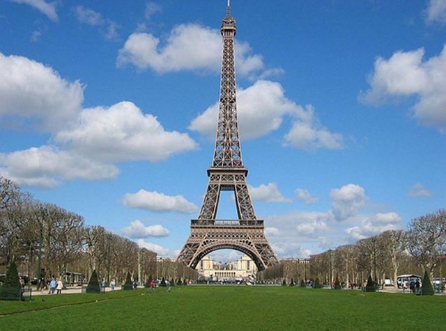 the eiffel tower